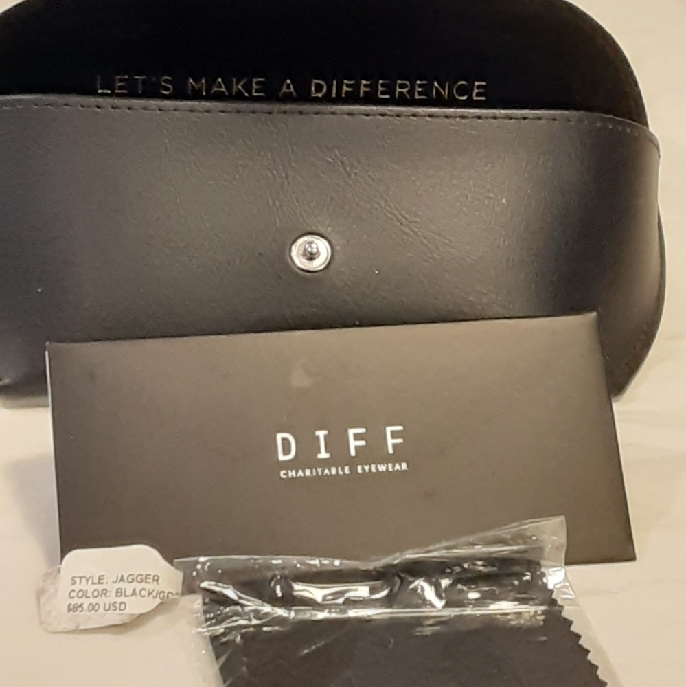 DIFF Charitible Eyewear